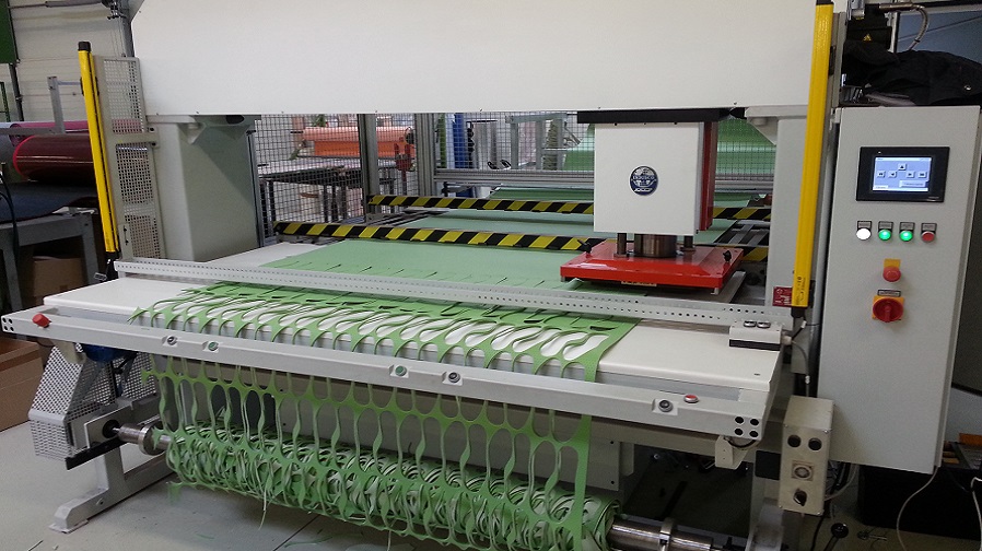 G1650CF programmable travelling head cutting press - G1650CF programozható mozgófejes kivágógép G1650CF programmable travelling head cutting press - G1650CF programozható mozgófejes kivágógép