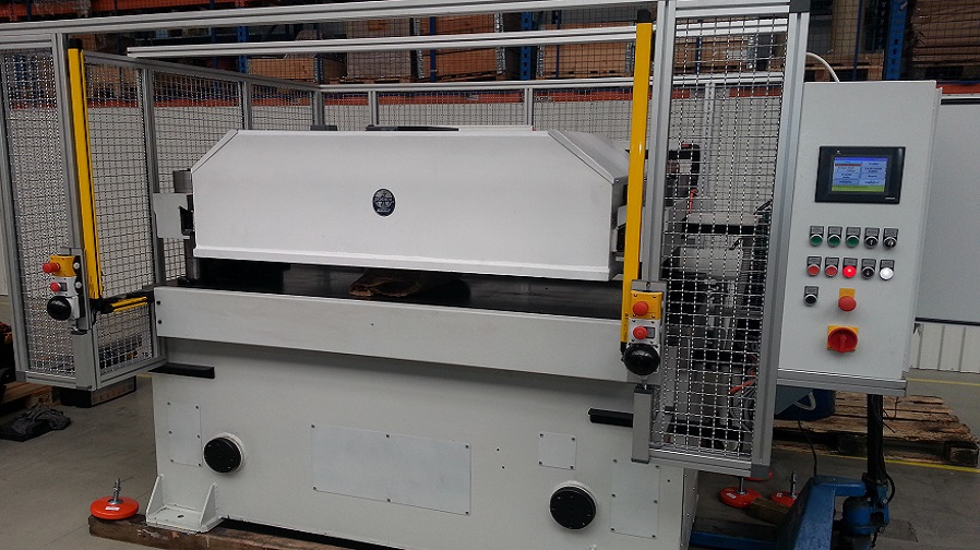 GM6000 Receding head press - Heating plate cutting - GM6000 Mozgóhidas kivágógép GM6000 Receding head press - Heating plate cutting - GM6000 Mozgóhidas kivágógép